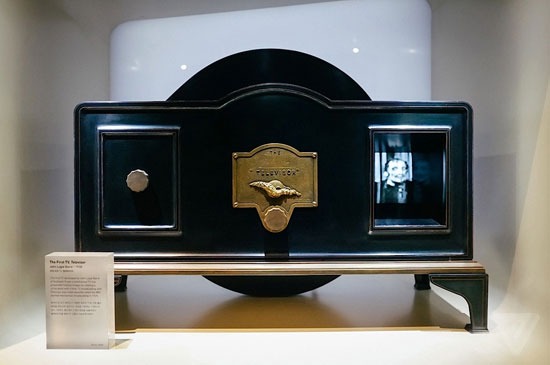 تلویزیون سیاه سفید